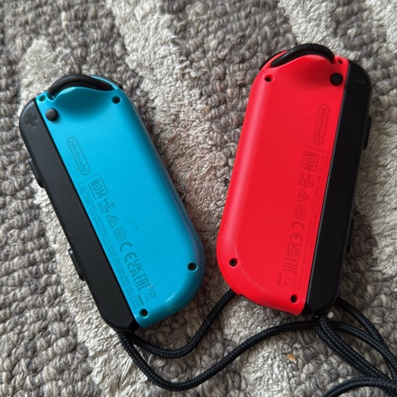 Nintendo Switch Console, Game, Extra Controllers - Picture 8 of 11